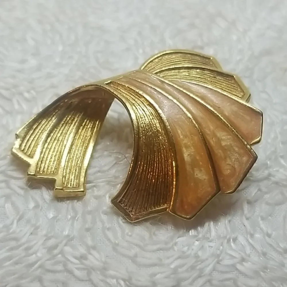 Scarf Holder Swirl Wave Peach Gold Vintage